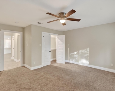 209 W 9th Street - Photo Thumbnail 17