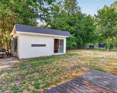 209 W 9th Street - Photo Thumbnail 26