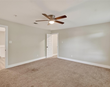 209 W 9th Street - Photo Thumbnail 19