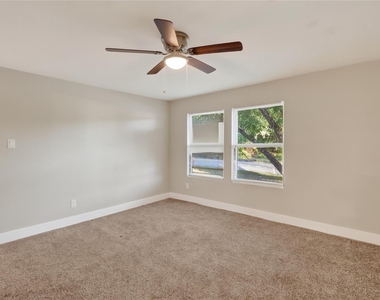 209 W 9th Street - Photo Thumbnail 18