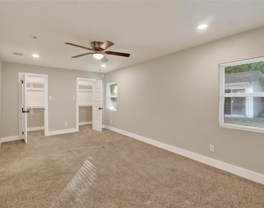 209 W 9th Street - Photo Thumbnail 13