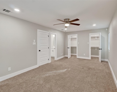 209 W 9th Street - Photo Thumbnail 14
