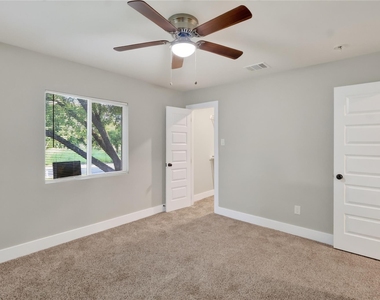 209 W 9th Street - Photo Thumbnail 22