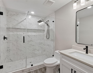 209 W 9th Street - Photo Thumbnail 15