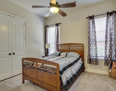 1604 Woodrose Court - Photo Thumbnail 23