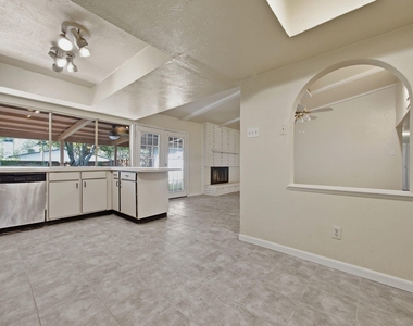 1000 Windy Meadow Drive - Photo Thumbnail 7