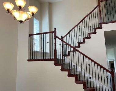 1013 Camp Verde Drive - Photo Thumbnail 6