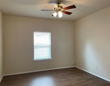 1013 Camp Verde Drive - Photo Thumbnail 12