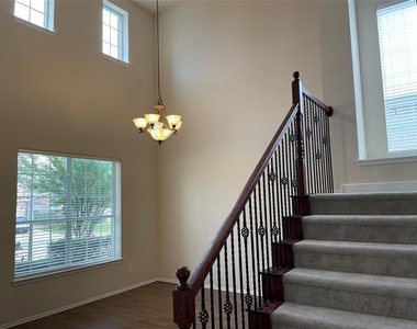 1013 Camp Verde Drive - Photo Thumbnail 4