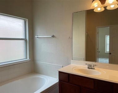 1013 Camp Verde Drive - Photo Thumbnail 33