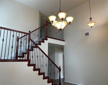 1013 Camp Verde Drive - Photo Thumbnail 7