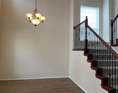 1013 Camp Verde Drive - Photo Thumbnail 5