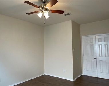1013 Camp Verde Drive - Photo Thumbnail 13
