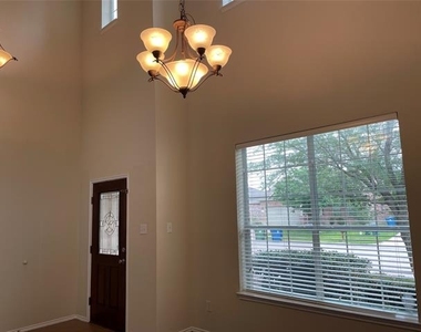 1013 Camp Verde Drive - Photo Thumbnail 8