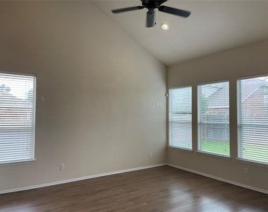 1013 Camp Verde Drive - Photo Thumbnail 10