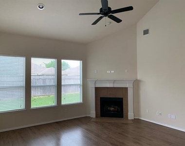 1013 Camp Verde Drive - Photo Thumbnail 9