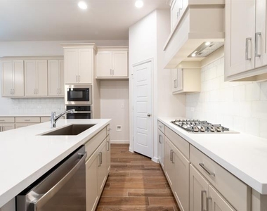 9316 Paintbrush Drive - Photo Thumbnail 9