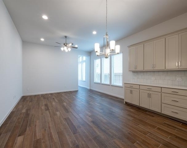 9316 Paintbrush Drive - Photo Thumbnail 5