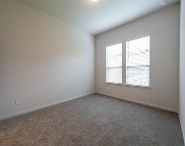 9316 Paintbrush Drive - Photo Thumbnail 18