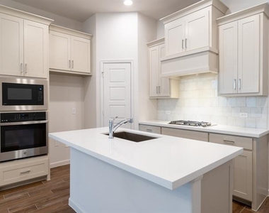9316 Paintbrush Drive - Photo Thumbnail 8