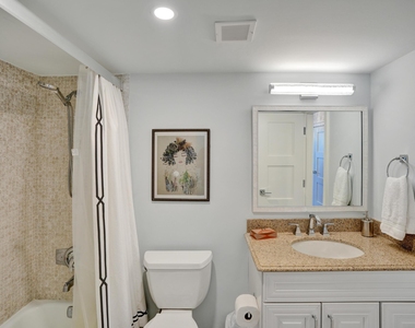 1051 Hillsboro Mile - Photo Thumbnail 10