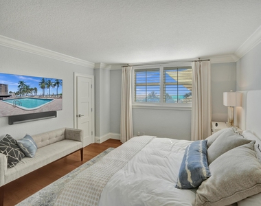 1051 Hillsboro Mile - Photo Thumbnail 4