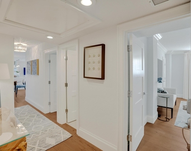 1051 Hillsboro Mile - Photo Thumbnail 8