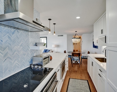 1051 Hillsboro Mile - Photo Thumbnail 2