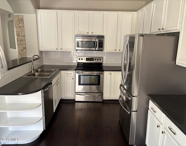 451 W Mountain Sage Drive - Photo Thumbnail 4
