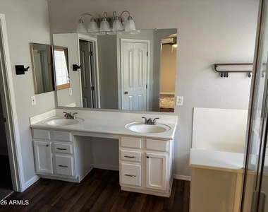 451 W Mountain Sage Drive - Photo Thumbnail 11