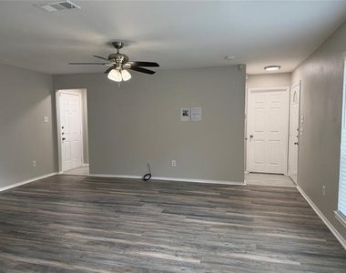 12905 Kleberg Road - Photo Thumbnail 10