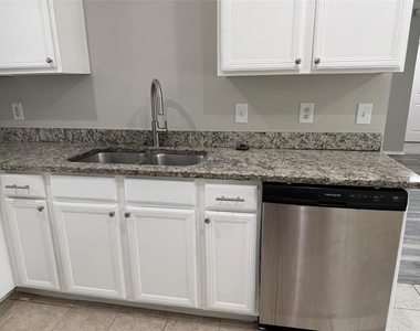 12905 Kleberg Road - Photo Thumbnail 6
