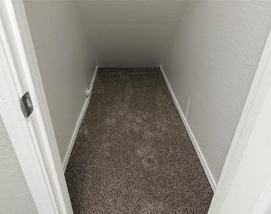 12905 Kleberg Road - Photo Thumbnail 2