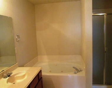 9102 Gaspard Court - Photo Thumbnail 12