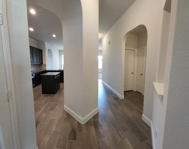 1801 Spinnaker Drive - Photo Thumbnail 10