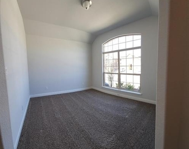1801 Spinnaker Drive - Photo Thumbnail 2