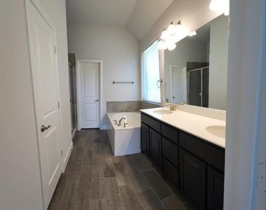 1801 Spinnaker Drive - Photo Thumbnail 7