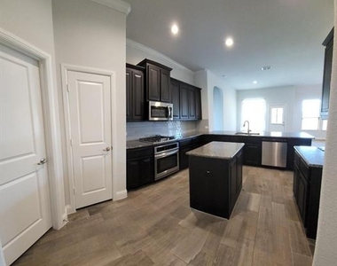 1801 Spinnaker Drive - Photo Thumbnail 11