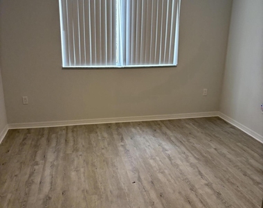 4163 N Haverhill Road - Photo Thumbnail 5