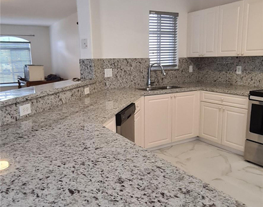 7301 Nw 173rd Drive Nw - Photo Thumbnail 7