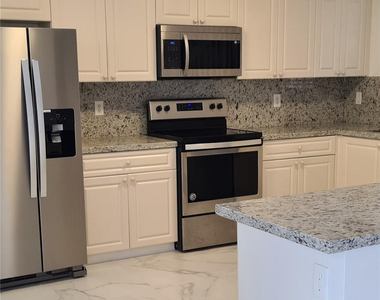 7301 Nw 173rd Drive Nw - Photo Thumbnail 4