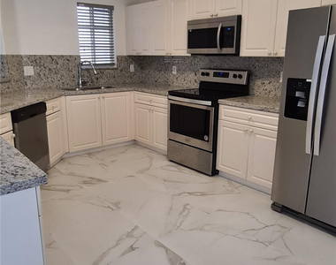 7301 Nw 173rd Drive Nw - Photo Thumbnail 5