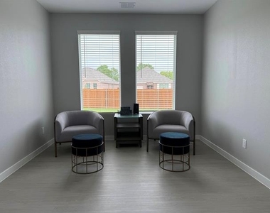 500 Mill Trace Way - Photo Thumbnail 11