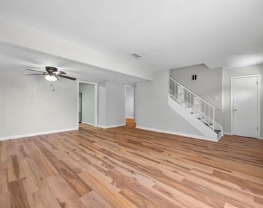 2019 Fleur De Lis Court - Photo Thumbnail 3