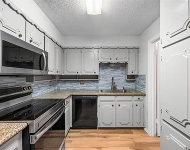 2019 Fleur De Lis Court - Photo Thumbnail 11