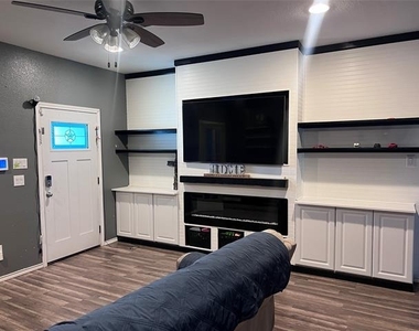 1317 Inwood Drive - Photo Thumbnail 5