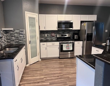 1317 Inwood Drive - Photo Thumbnail 3