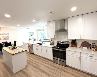 948 Canal Circle - Photo Thumbnail 5