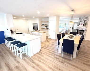 948 Canal Circle - Photo Thumbnail 3