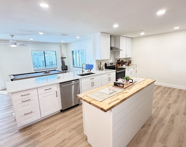 948 Canal Circle - Photo Thumbnail 1
